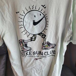 Mens nike, medium Tshirt, mint pastel color